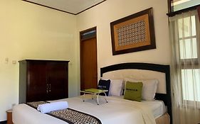 Urbanview Sasono Putro Condoongcatur By Reddoorz