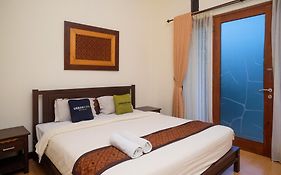 Urbanview Sasono Putro Condoongcatur By Reddoorz